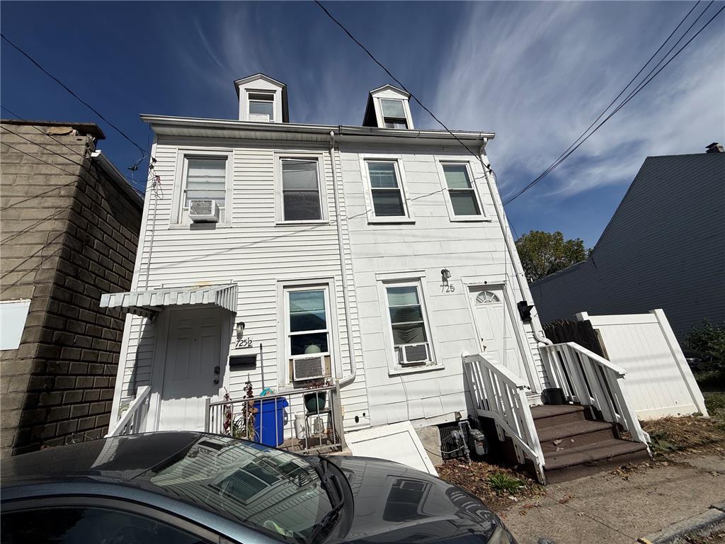 725 Spruce Street Property Photo 1