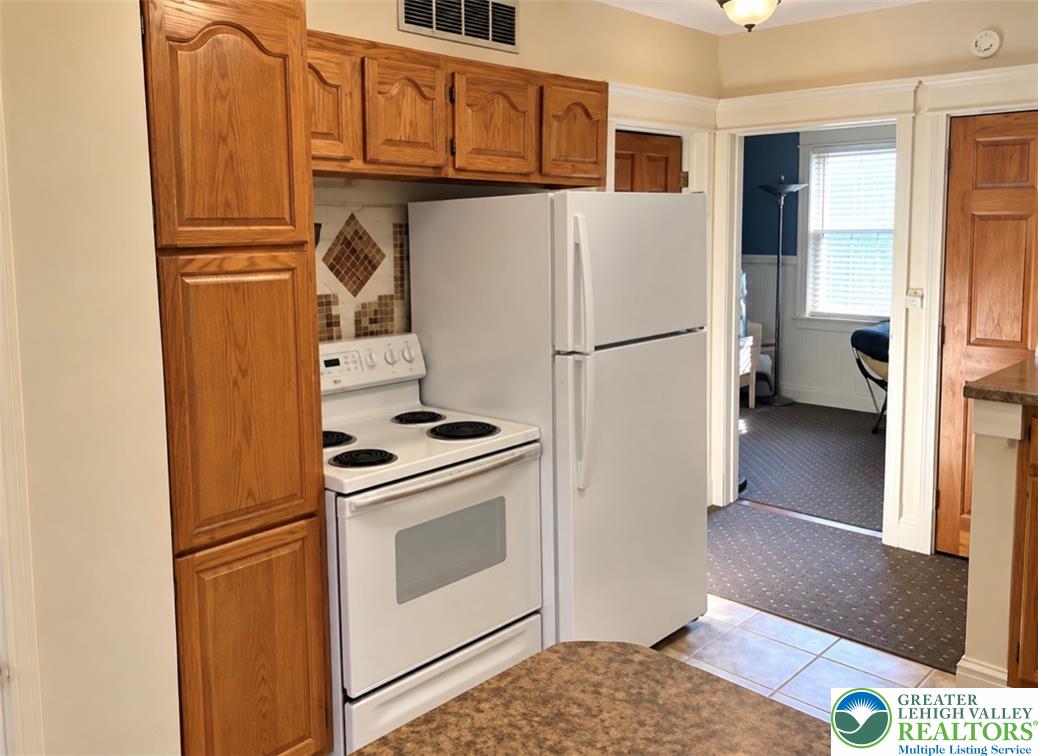 1213 Stanley Street Property Photo 4