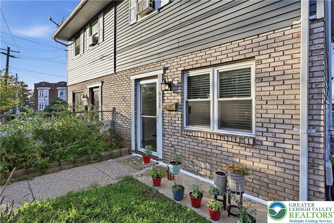 611 William Street Property Photo 3