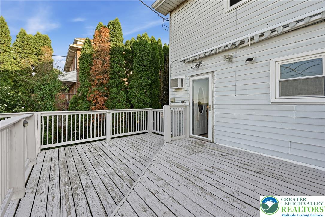 611 William Street Property Photo 4