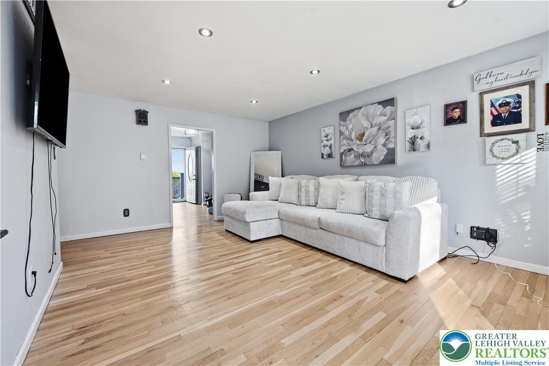 611 William Street Property Photo 5