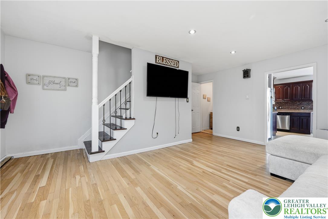 611 William Street Property Photo 7