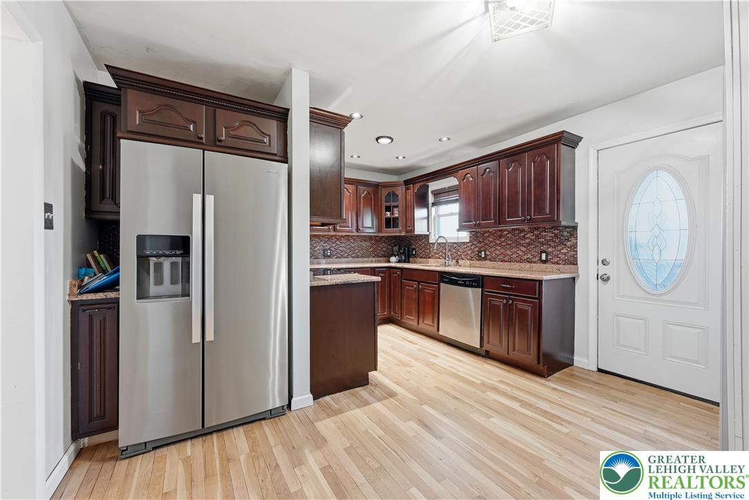 611 William Street Property Photo 10