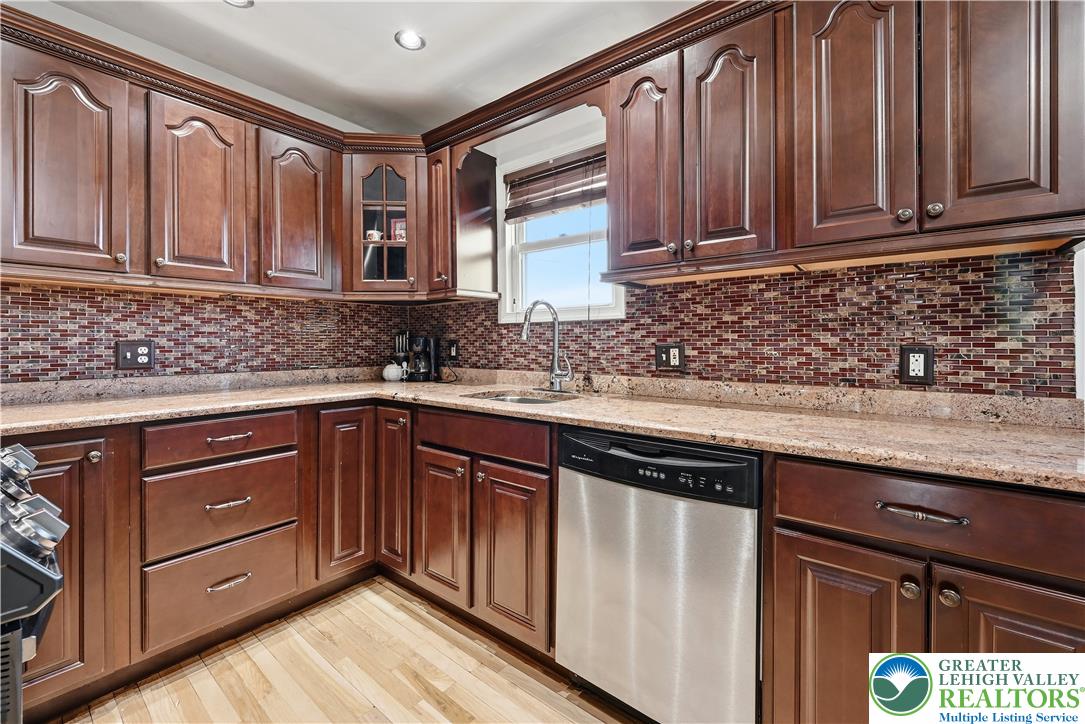 611 William Street Property Photo 11