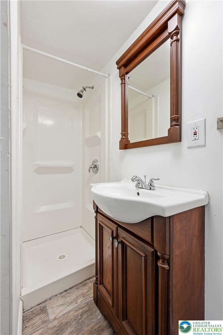 611 William Street Property Photo 27