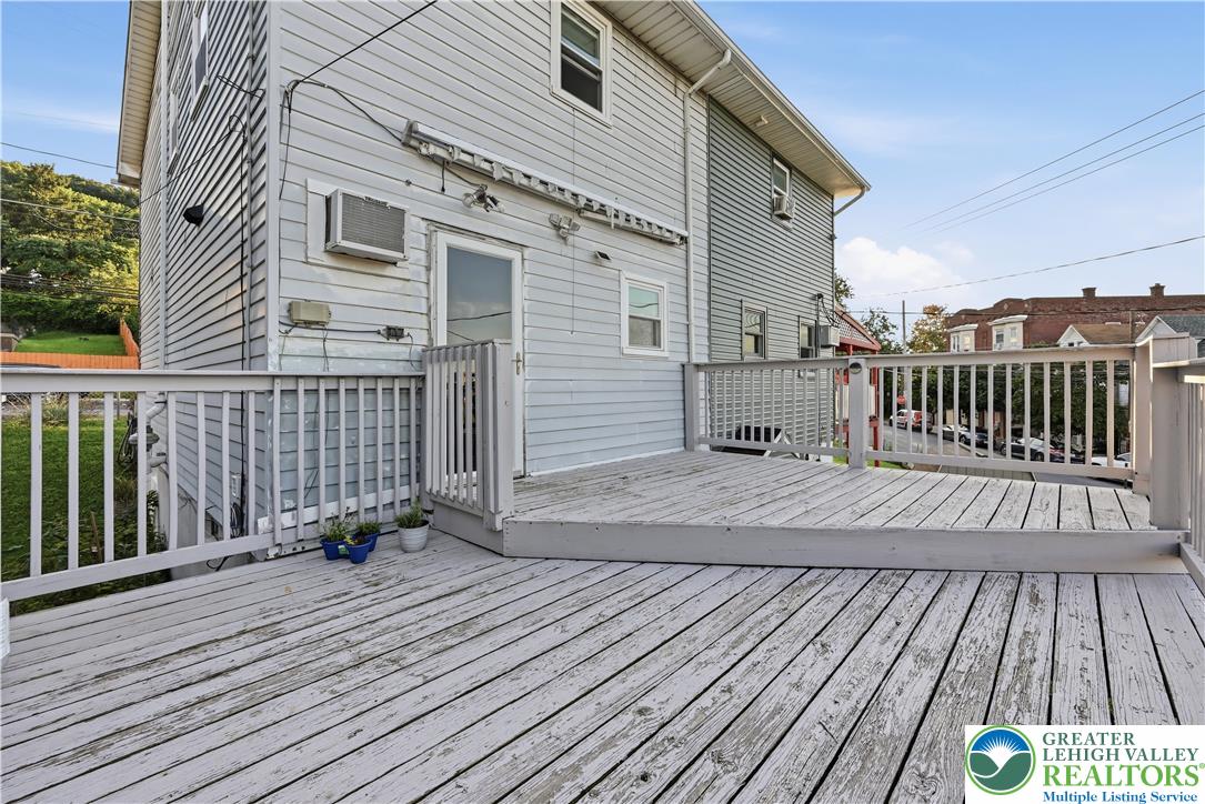 611 William Street Property Photo 29