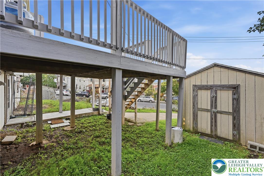 611 William Street Property Photo 32