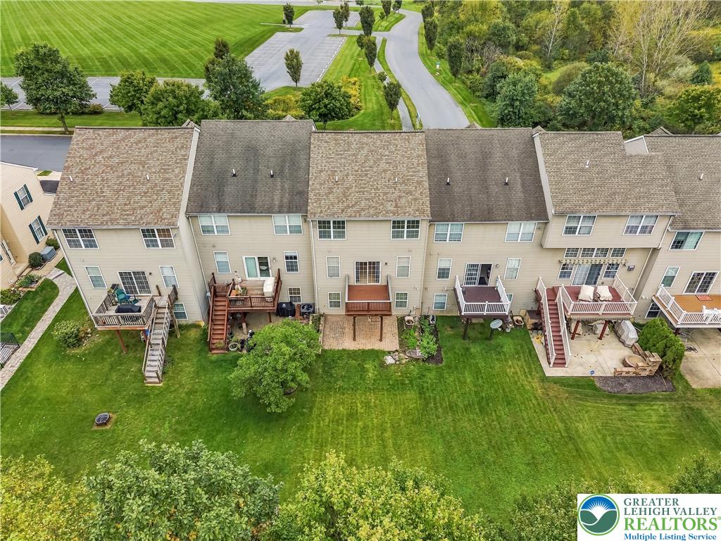5607 Spring Ridge Drive Property Photo 3