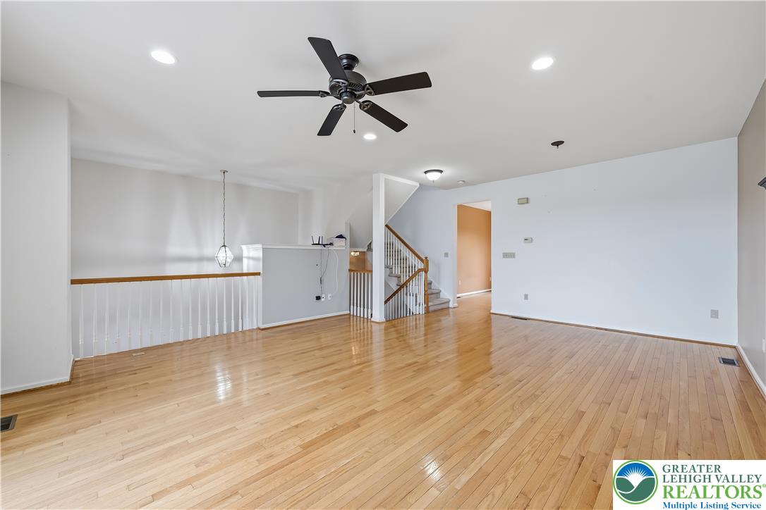 5607 Spring Ridge Drive Property Photo 5