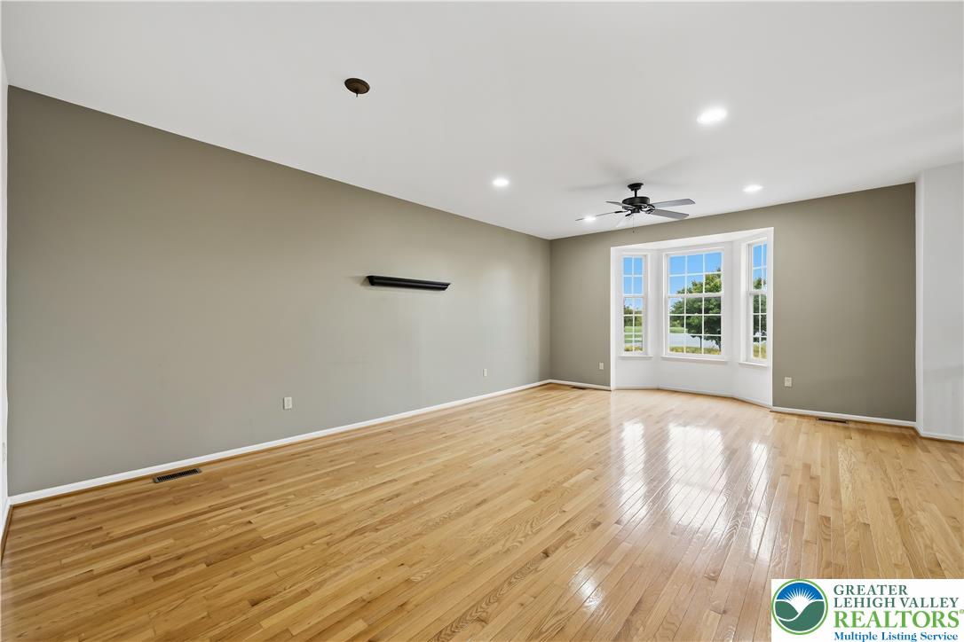 5607 Spring Ridge Drive Property Photo 7
