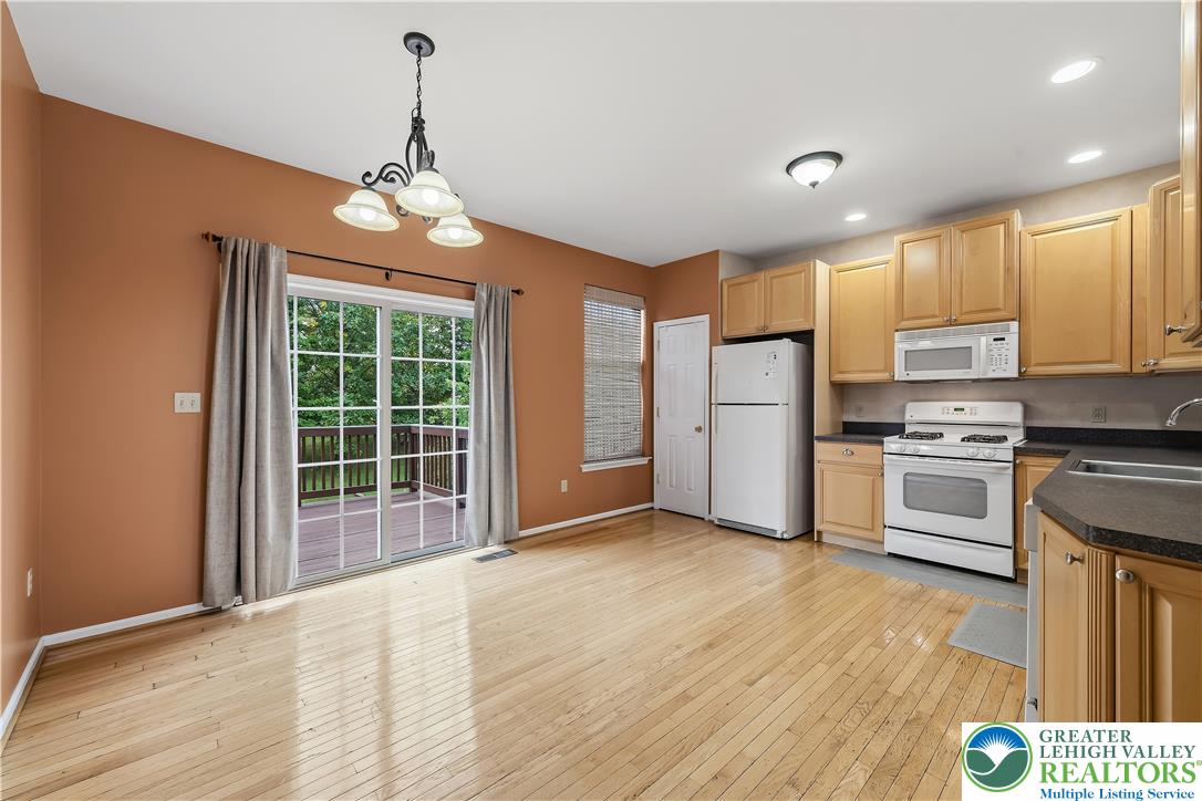 5607 Spring Ridge Drive Property Photo 8