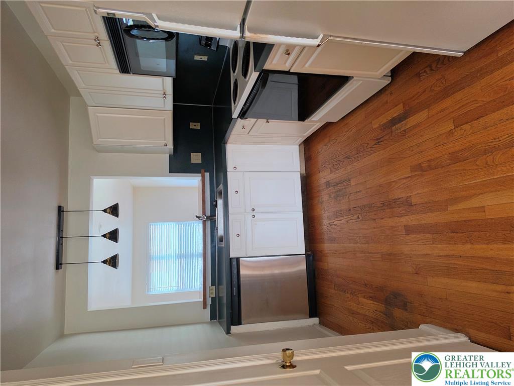 325 Oxford Place 325 Property Photo 2