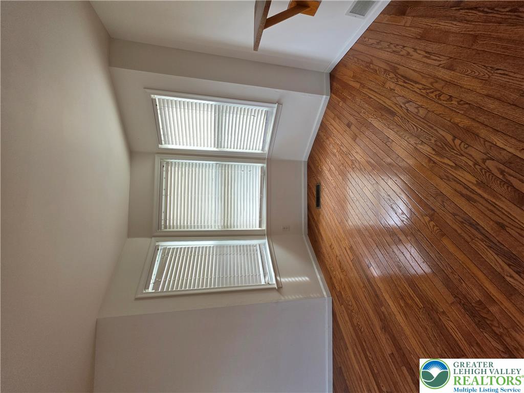 325 Oxford Place 325 Property Photo 5