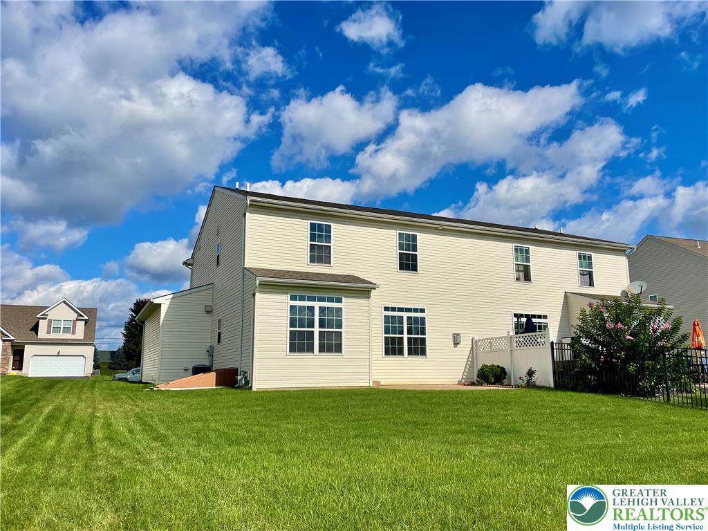 915 Graystone Circle Property Photo 8
