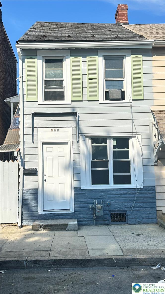 542 North New Street Property Photo 1