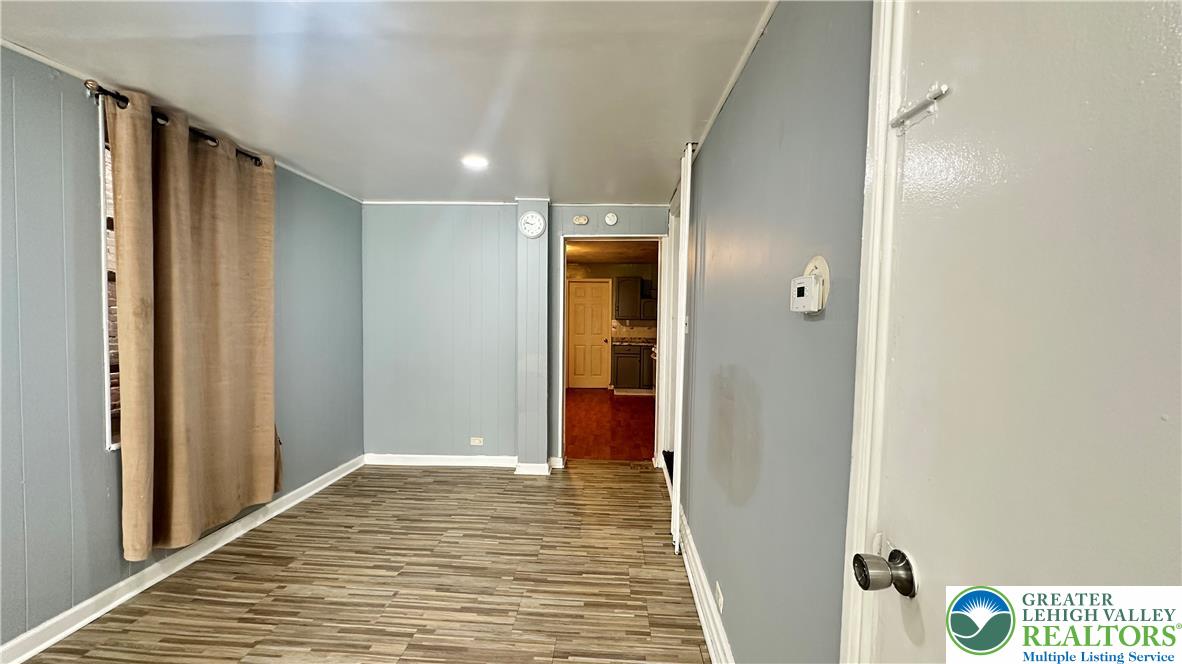 542 North New Street Property Photo 6