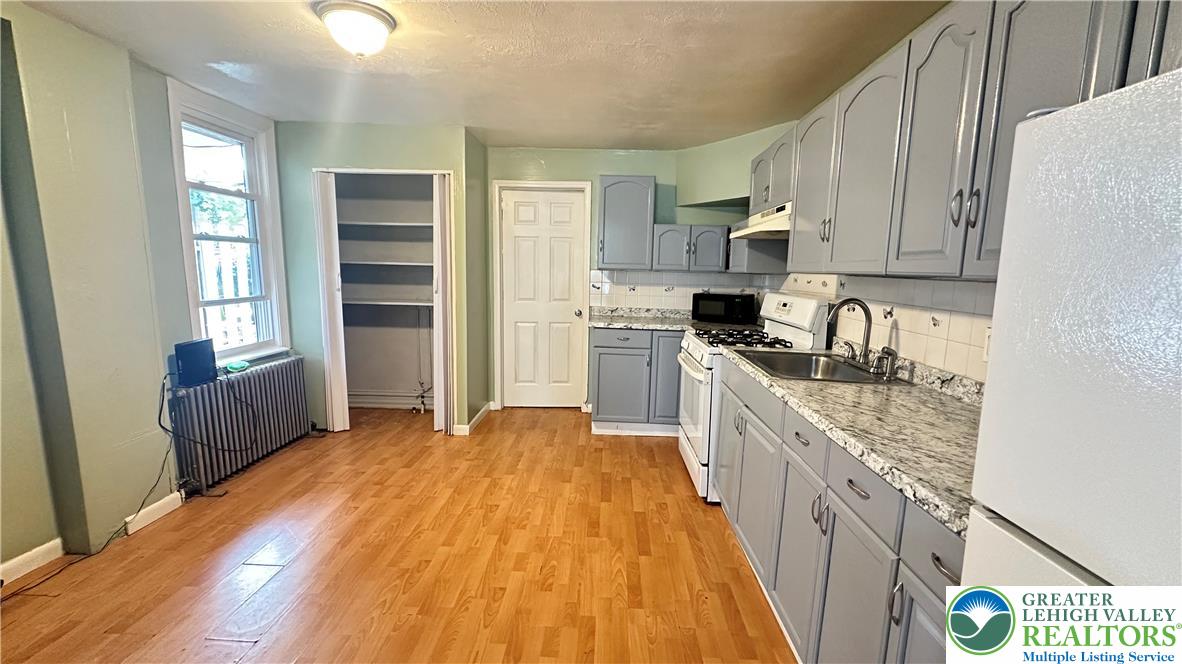 542 North New Street Property Photo 7