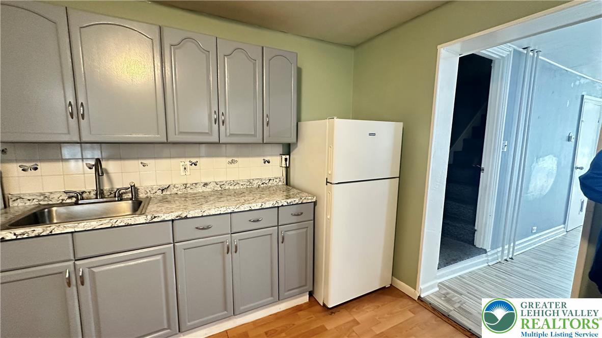 542 North New Street Property Photo 8