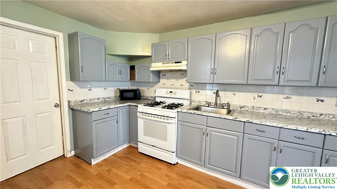 542 North New Street Property Photo 9