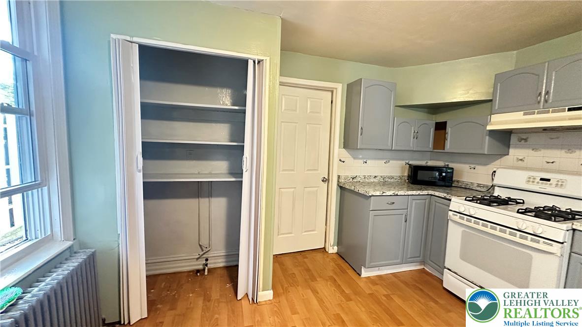 542 North New Street Property Photo 10