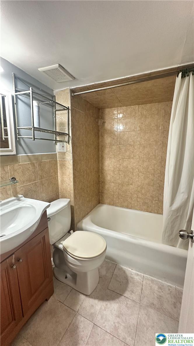 542 North New Street Property Photo 17