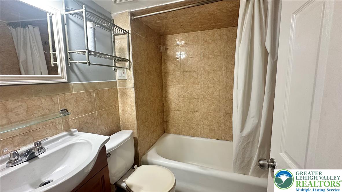 542 North New Street Property Photo 18