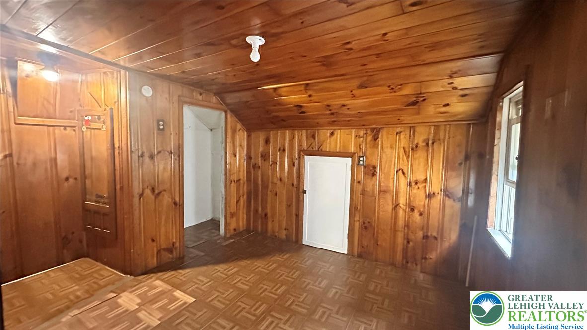 542 North New Street Property Photo 20