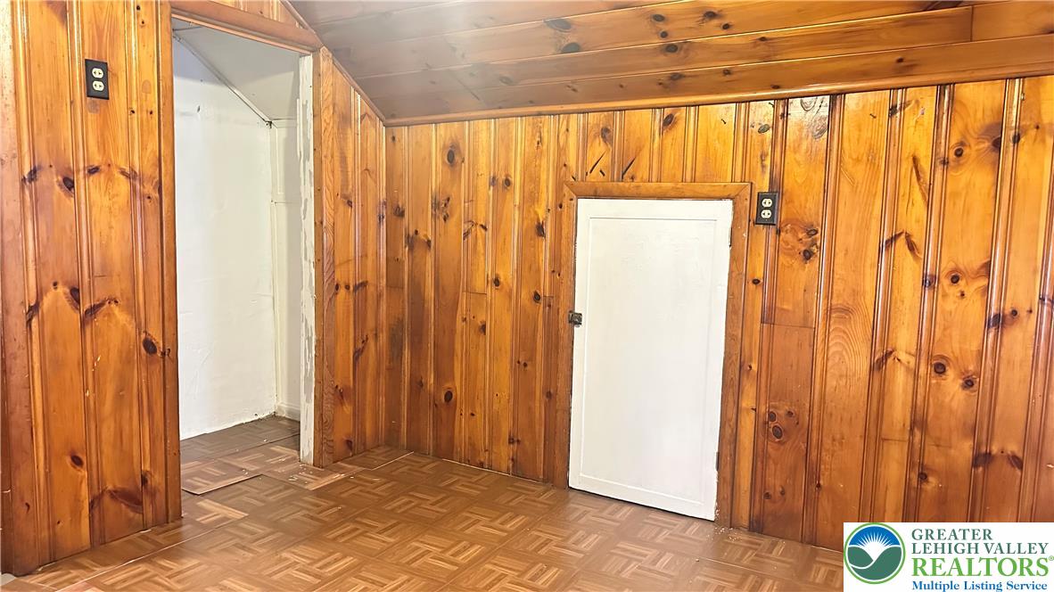 542 North New Street Property Photo 21