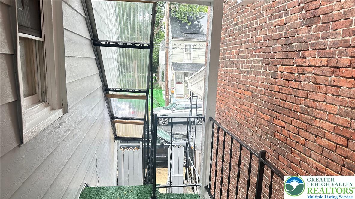 542 North New Street Property Photo 23