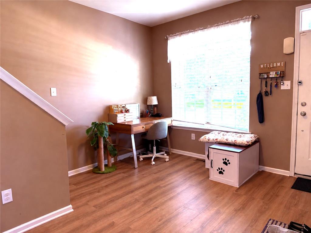 1105 King Way Property Photo 3