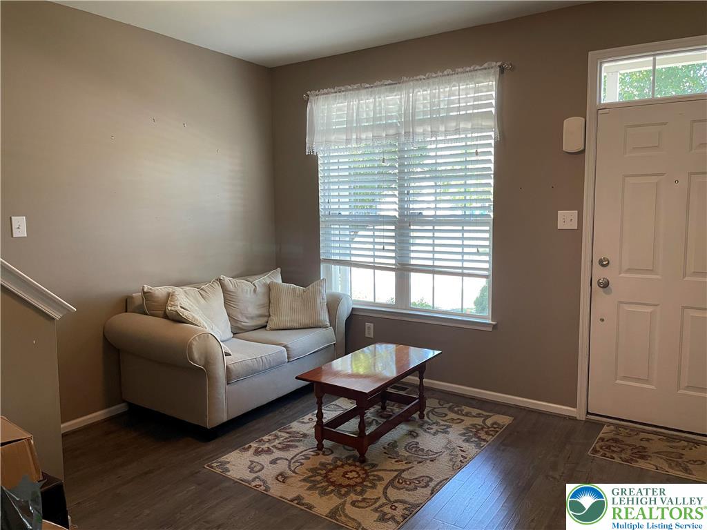 1105 King Way Property Photo 4