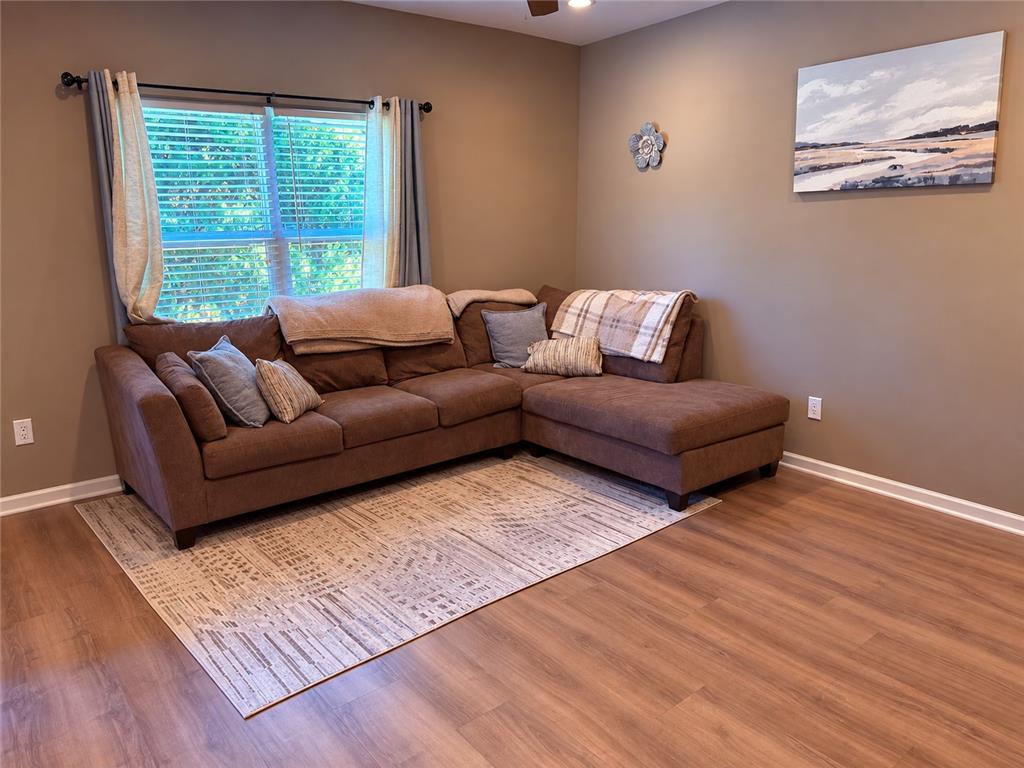 1105 King Way Property Photo 5