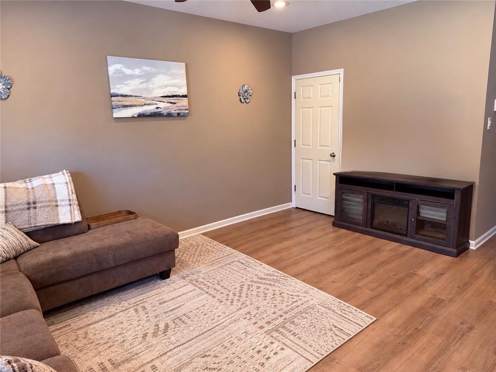 1105 King Way Property Photo 6