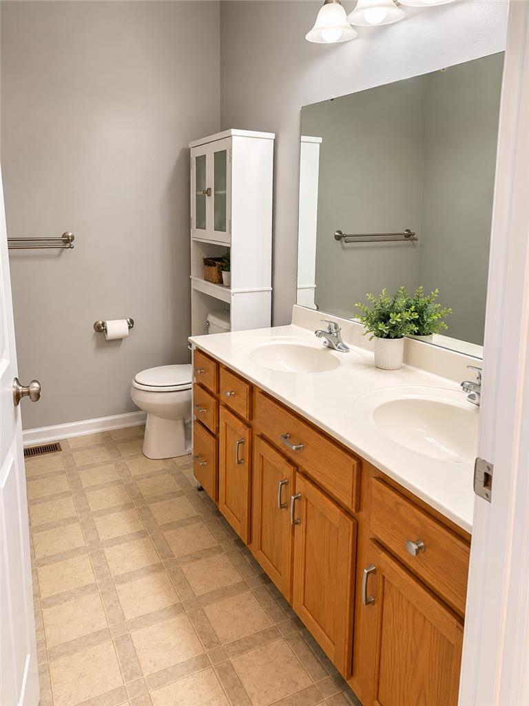 1105 King Way Property Photo 12