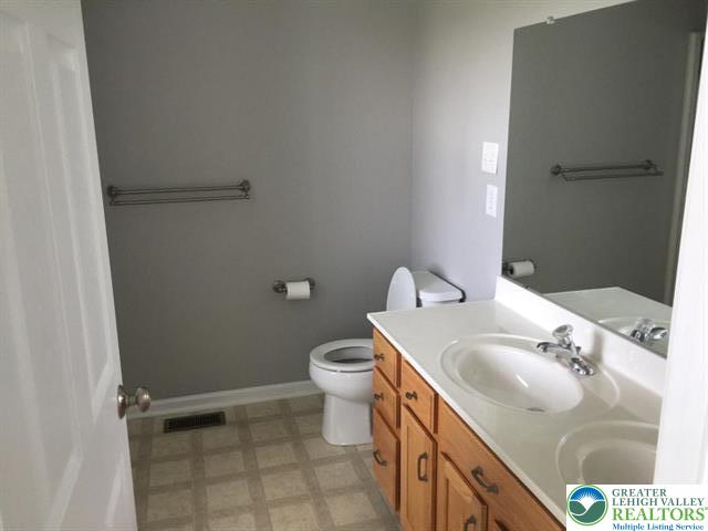 1105 King Way Property Photo 18