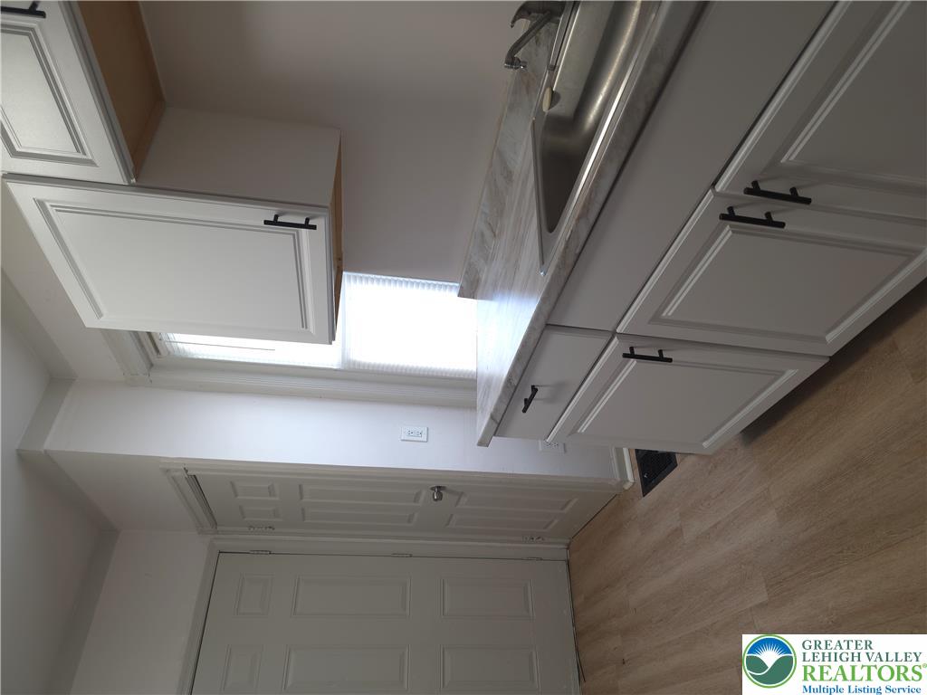 632 Ontario Street Property Photo 7