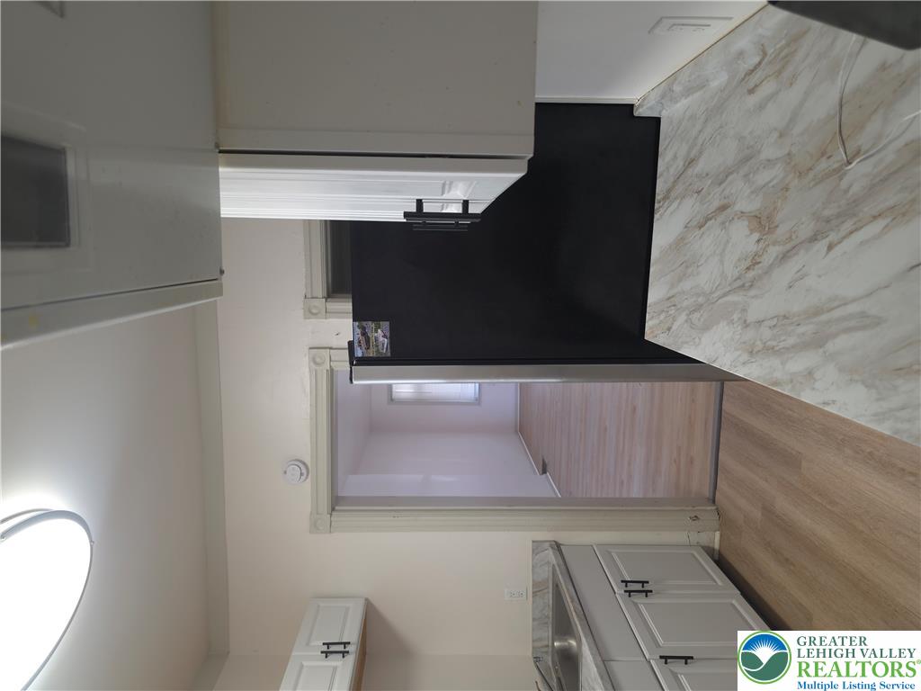 632 Ontario Street Property Photo 8
