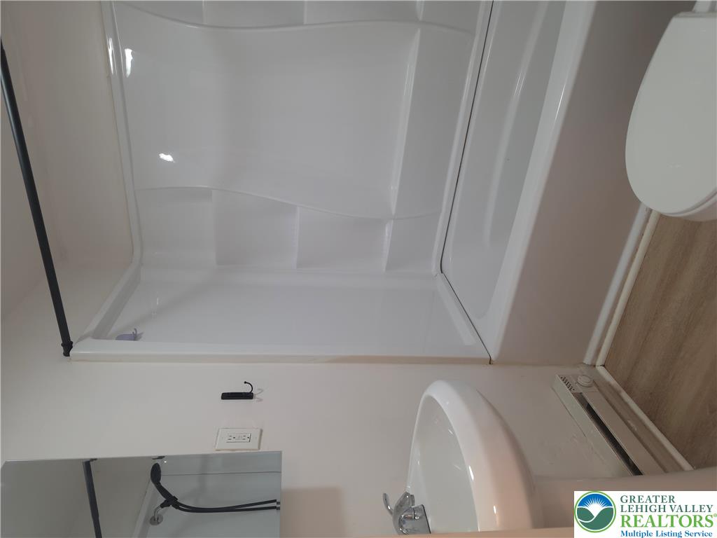 632 Ontario Street Property Photo 9
