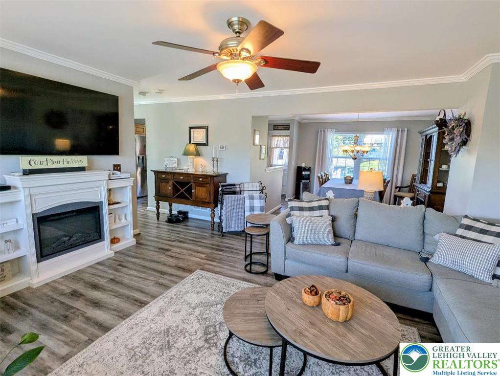 828 Ward Drive Property Photo 3