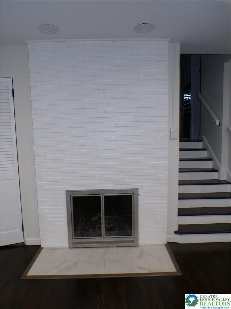 2440 West Livingston Street Property Photo 4