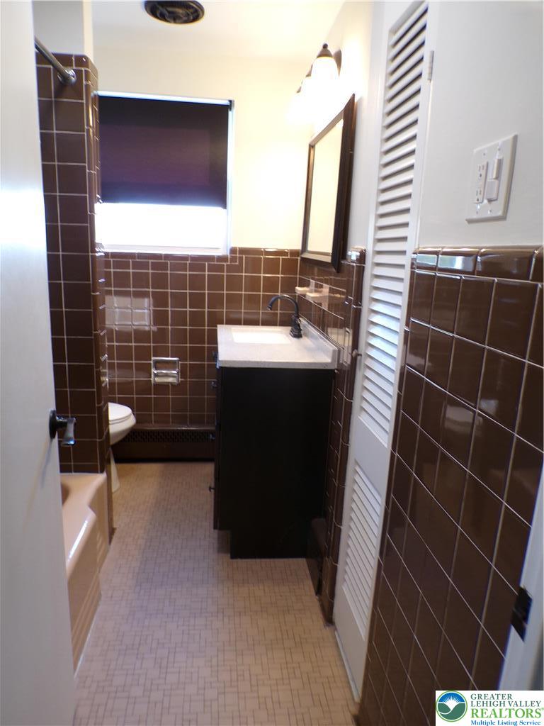 2440 West Livingston Street Property Photo 29