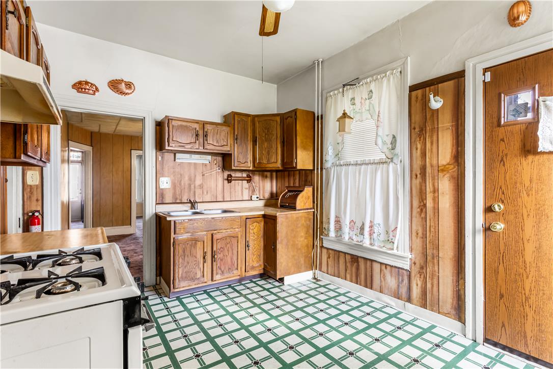 522 Centre Street Property Photo 6
