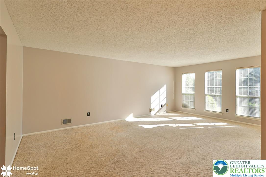 1952 Mattis Street Property Photo 5