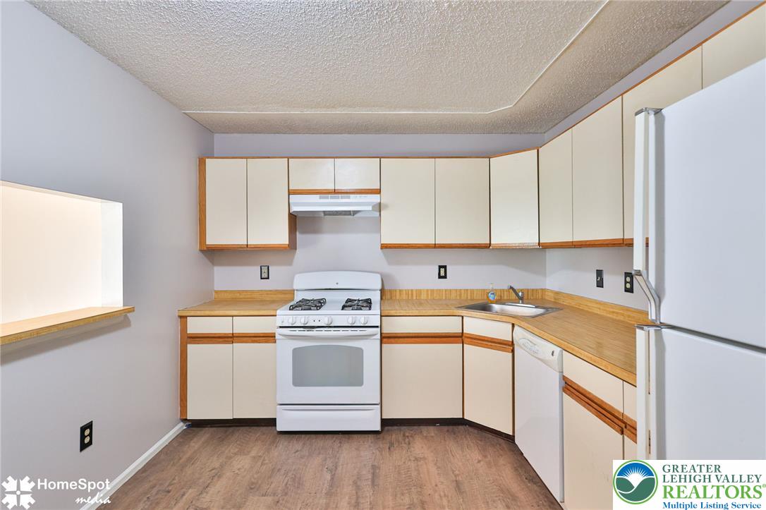 1952 Mattis Street Property Photo 9