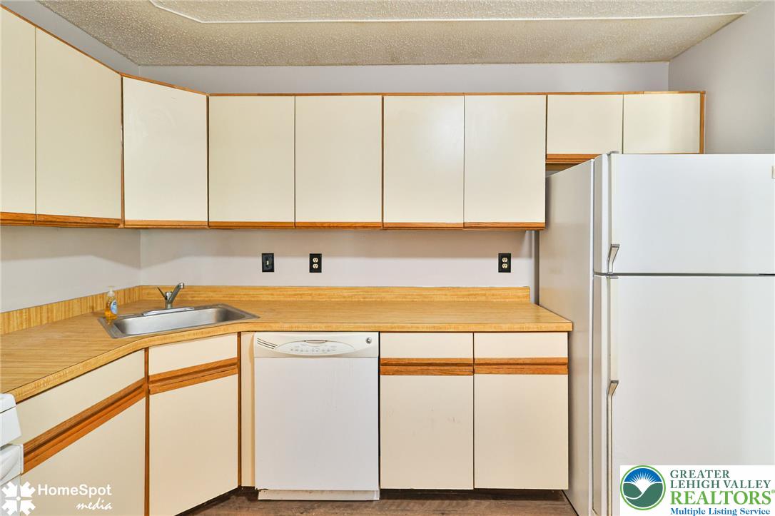 1952 Mattis Street Property Photo 10