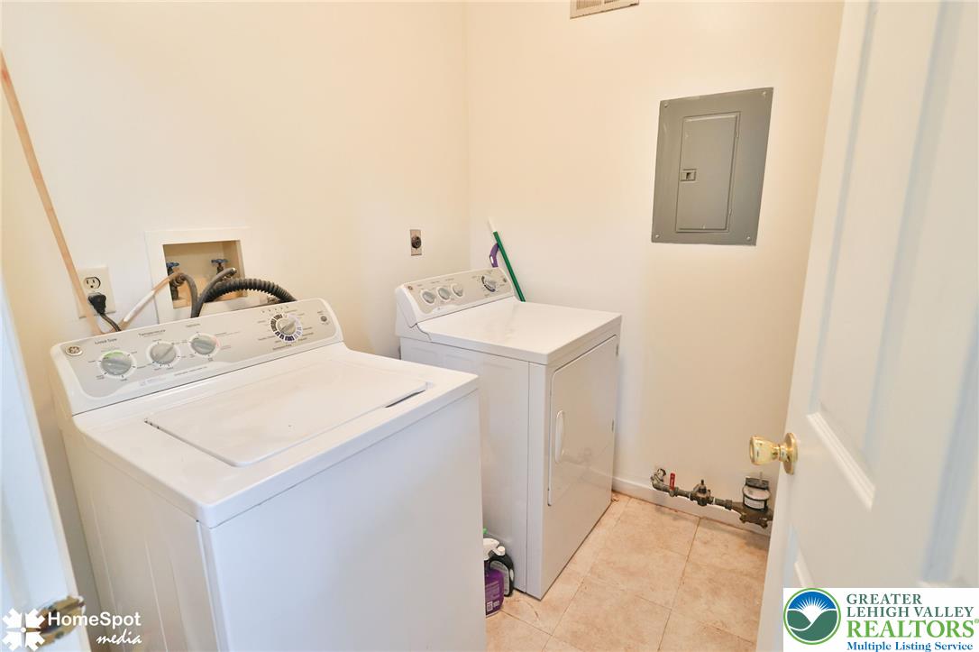 1952 Mattis Street Property Photo 11