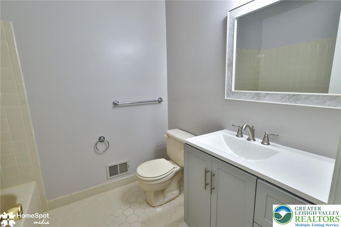1952 Mattis Street Property Photo 12