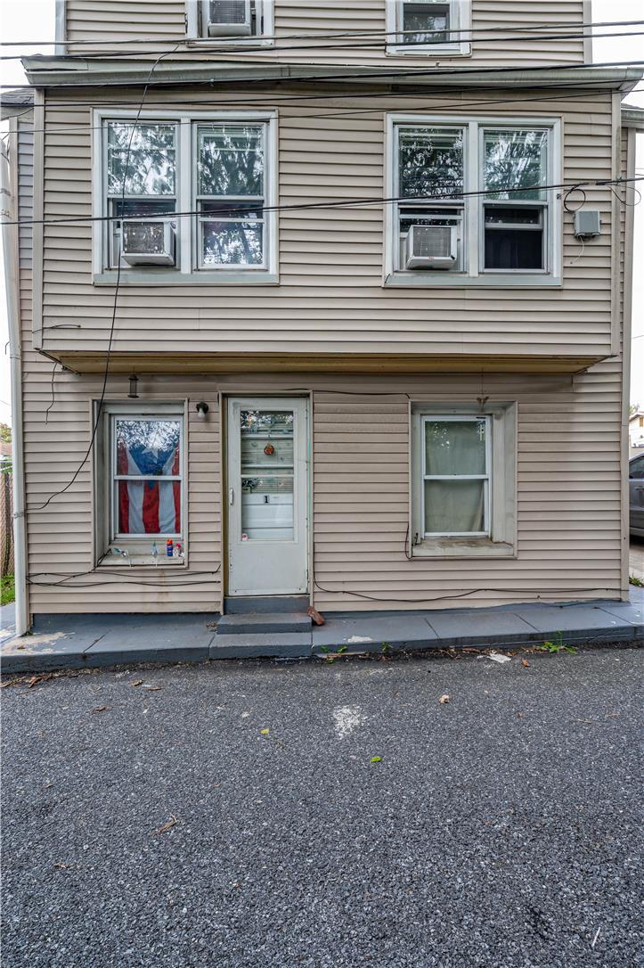 875 Jerome Street Property Photo 2