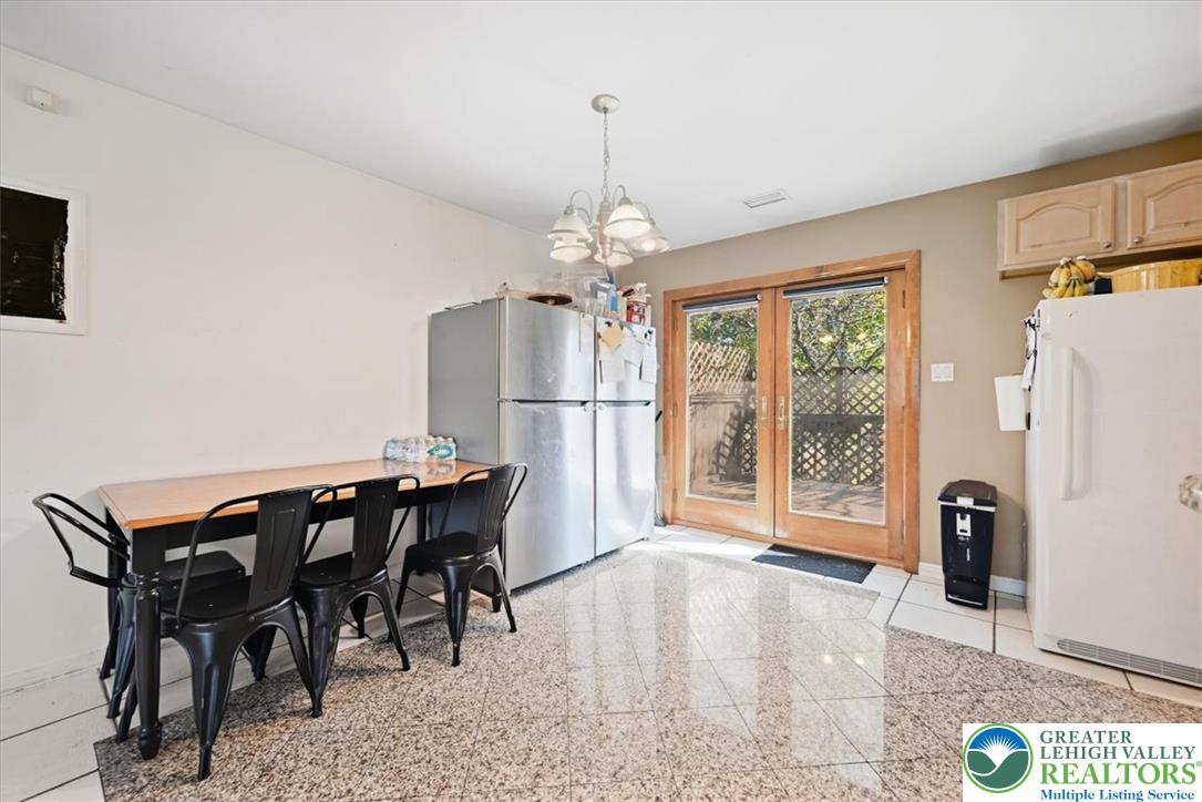 1112 Scott Street Property Photo 13