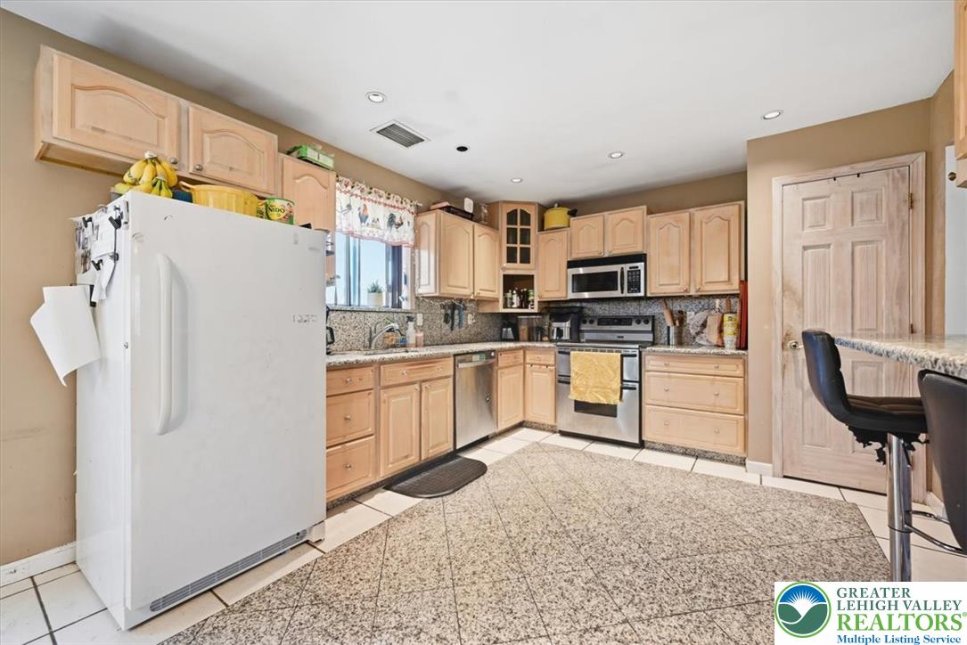1112 Scott Street Property Photo 17